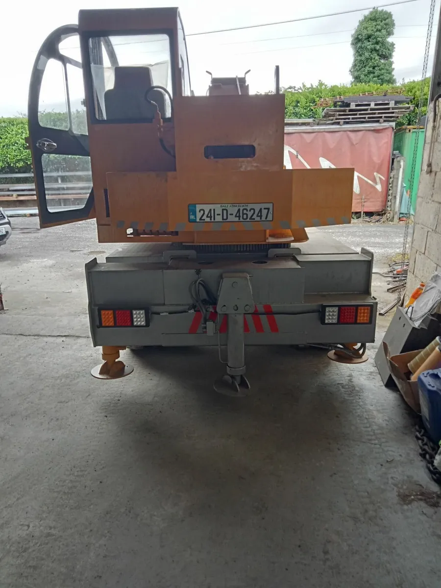 Mobile crane - Image 2