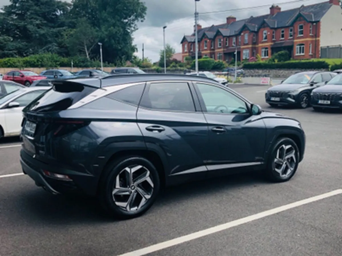 Hyundai Tucson Executive Plus 1.6 Hybrid Automatic - Image 4