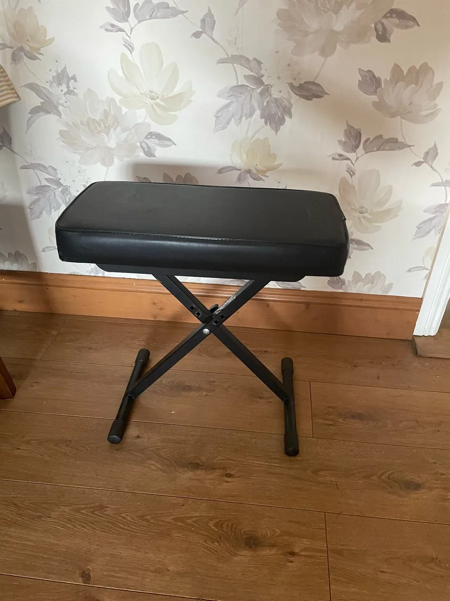 Piano chair - Image 1