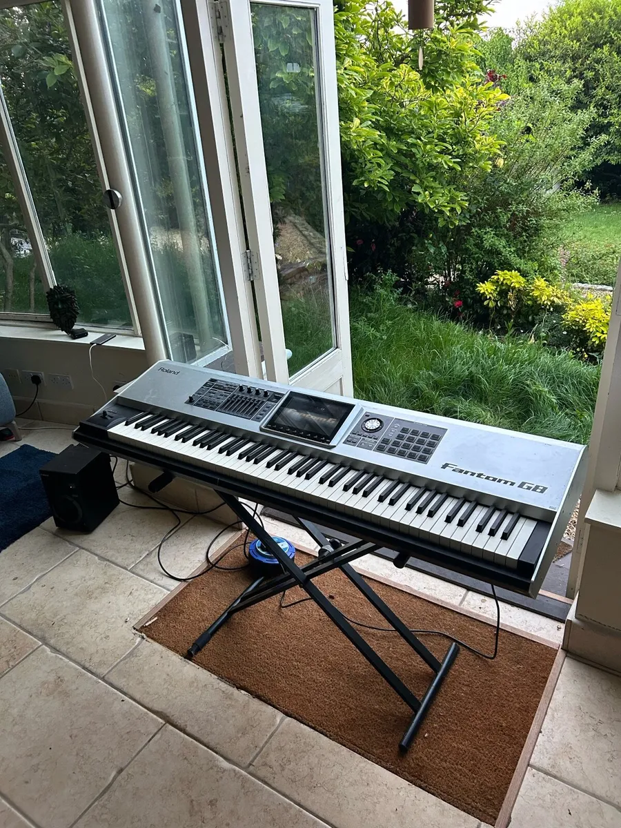 Electric keyboard (that needs Repair) - Image 4