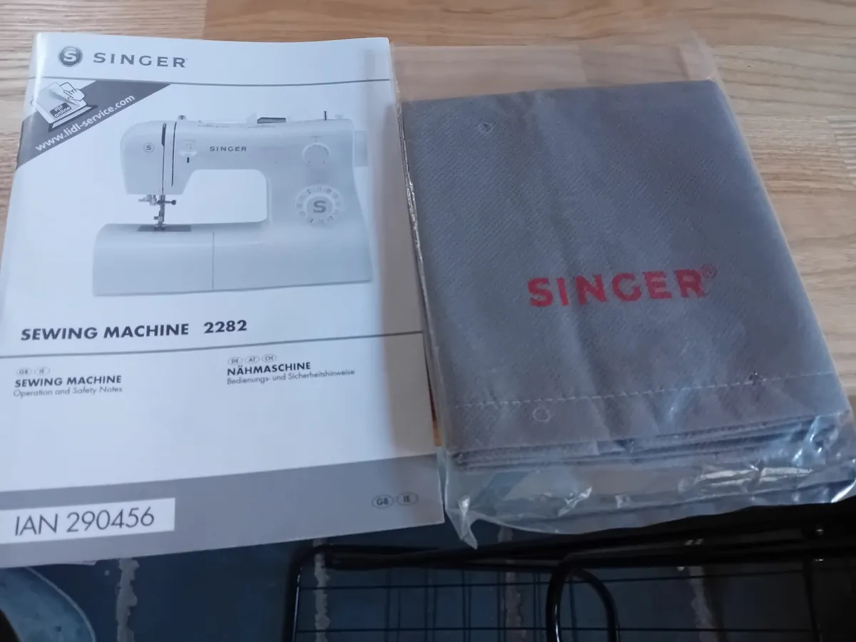 Sewing machine - Image 2