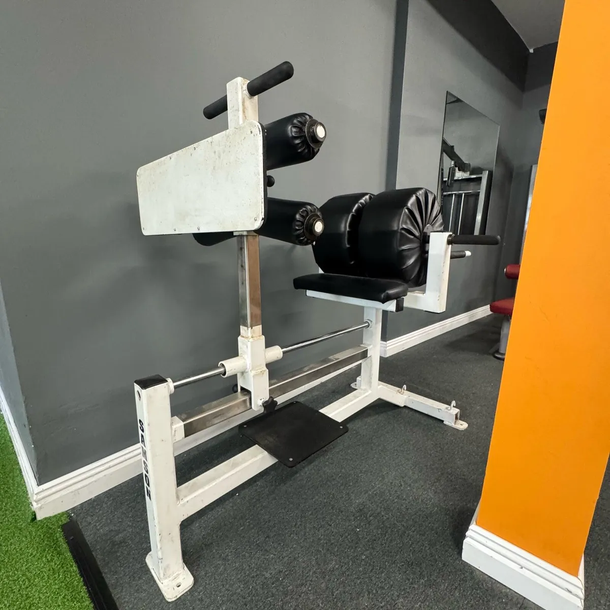 Back extension machine - Image 1
