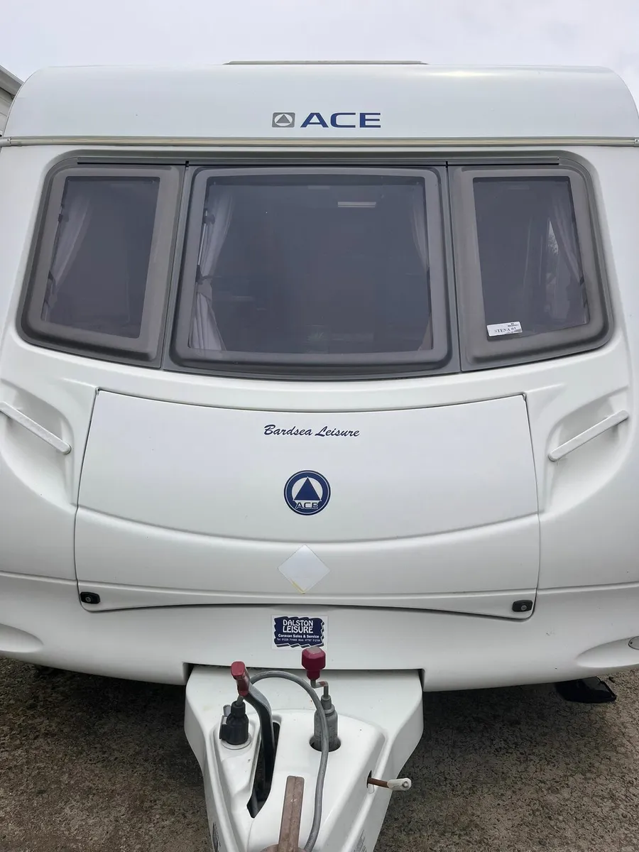 4 berth caravan - Image 1