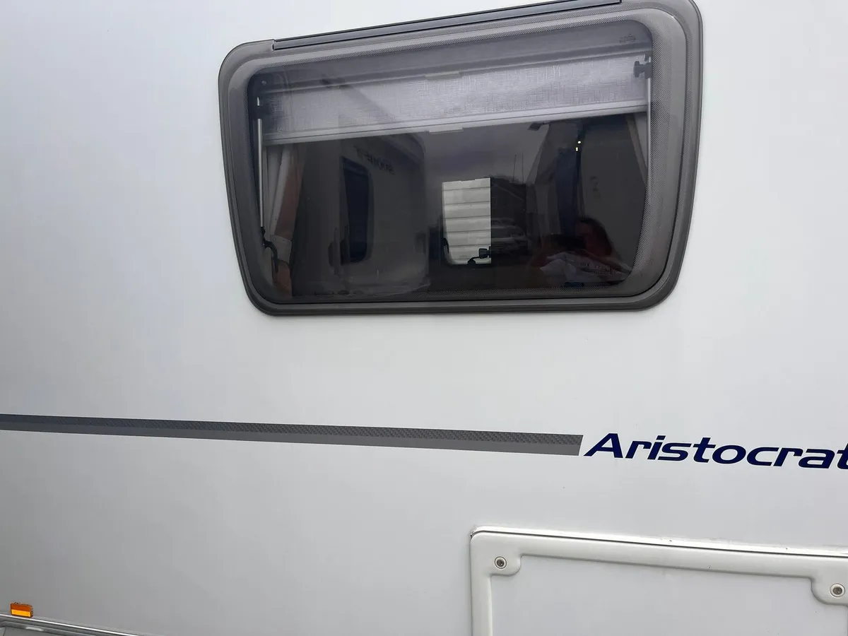 4 berth caravan - Image 3