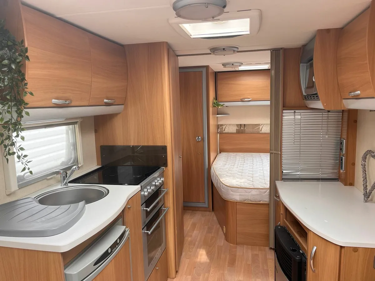 4 berth caravan - Image 4