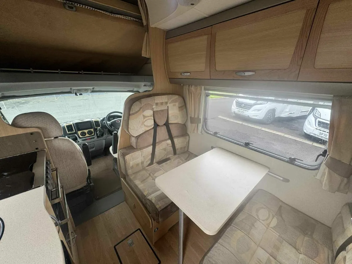 2009 BESSACARR E495 6 BERTH MOTORHOME. - Image 4