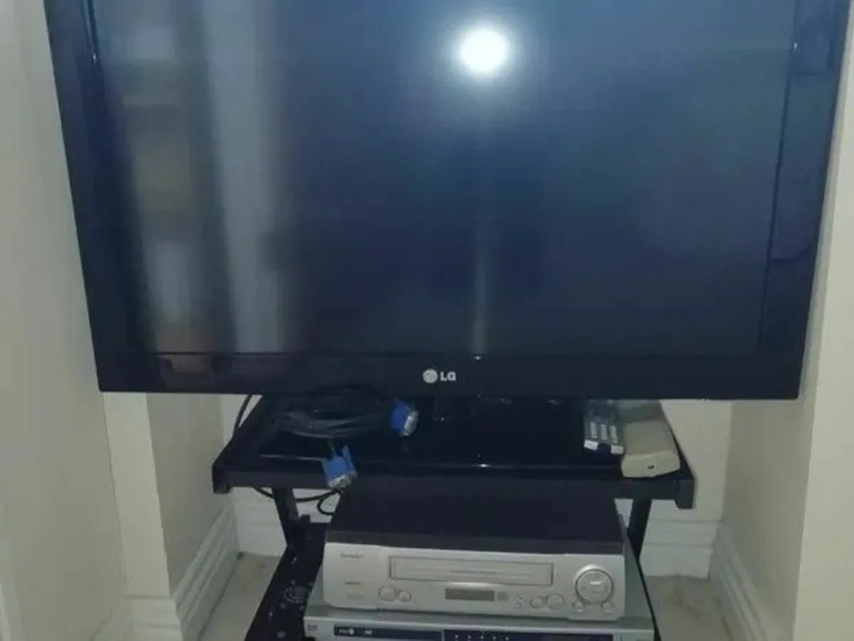 Bedroom furniture -Cabinets/Bed/TV & DVD Player - Image 2