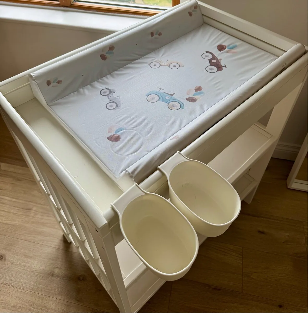 Changing table - Image 1