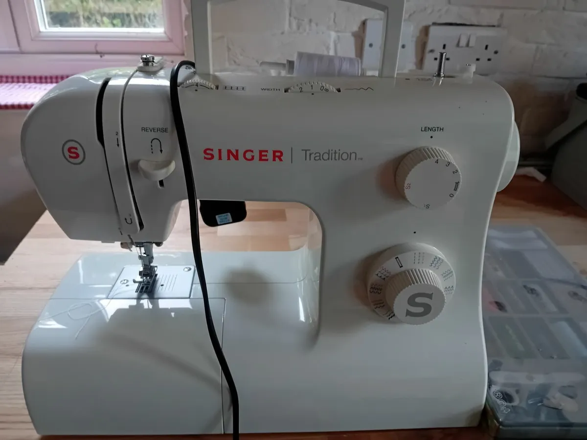 Sewing machine - Image 1