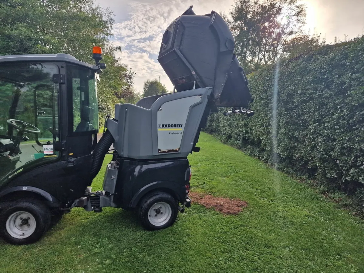Karcher MC50 mini road sweeper roadsweeper - Image 4