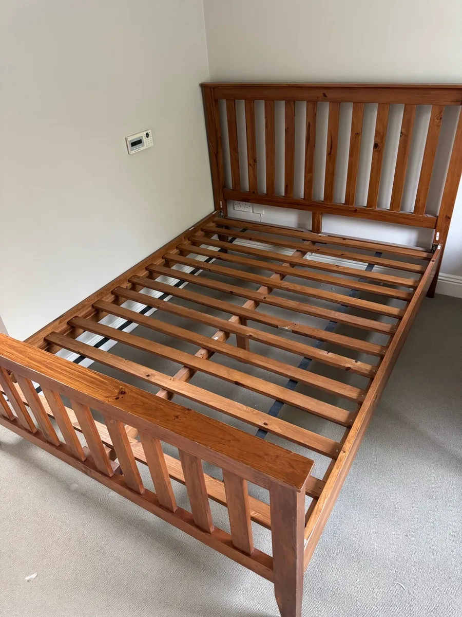 King-size wooden bed frame and two matching locker - Image 2