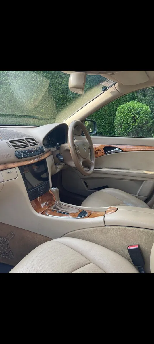 Repair  needed 2 eclass mercedes READ ADD - Image 3