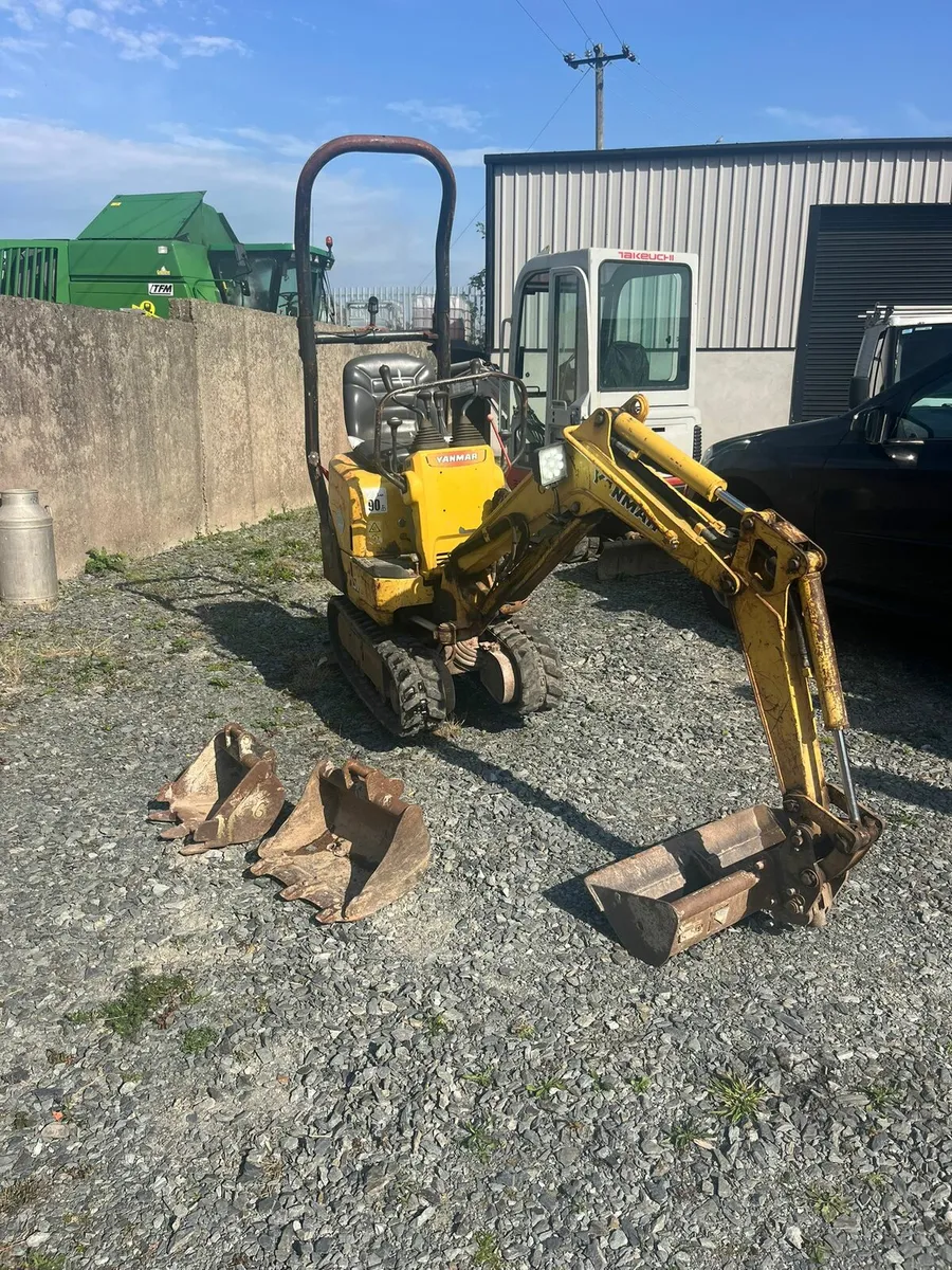 2016 micro Yanmar 0.8 tonne micro digger - Image 2