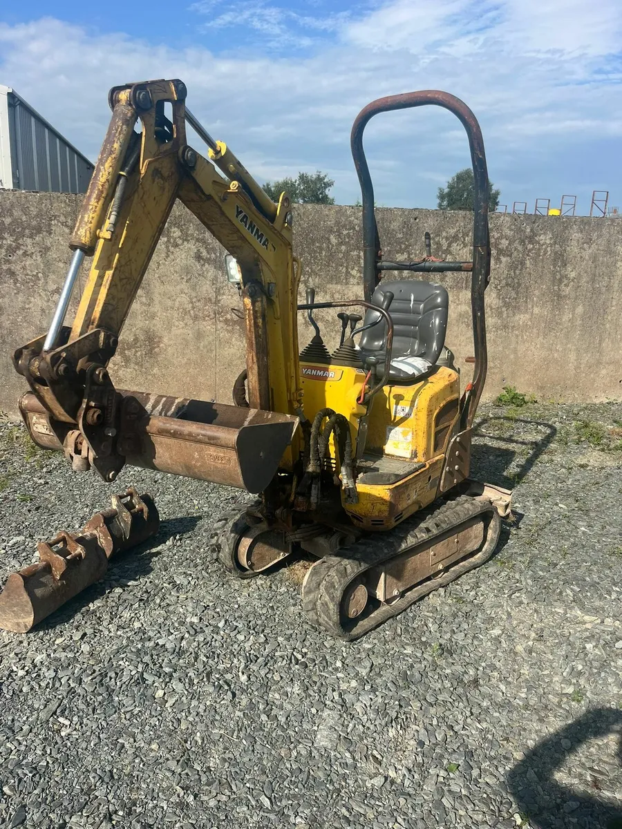 2016 micro Yanmar 0.8 tonne micro digger - Image 3