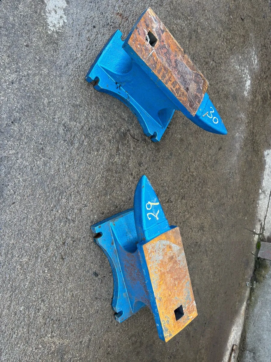 Blacksmiths anvil’s - Image 1