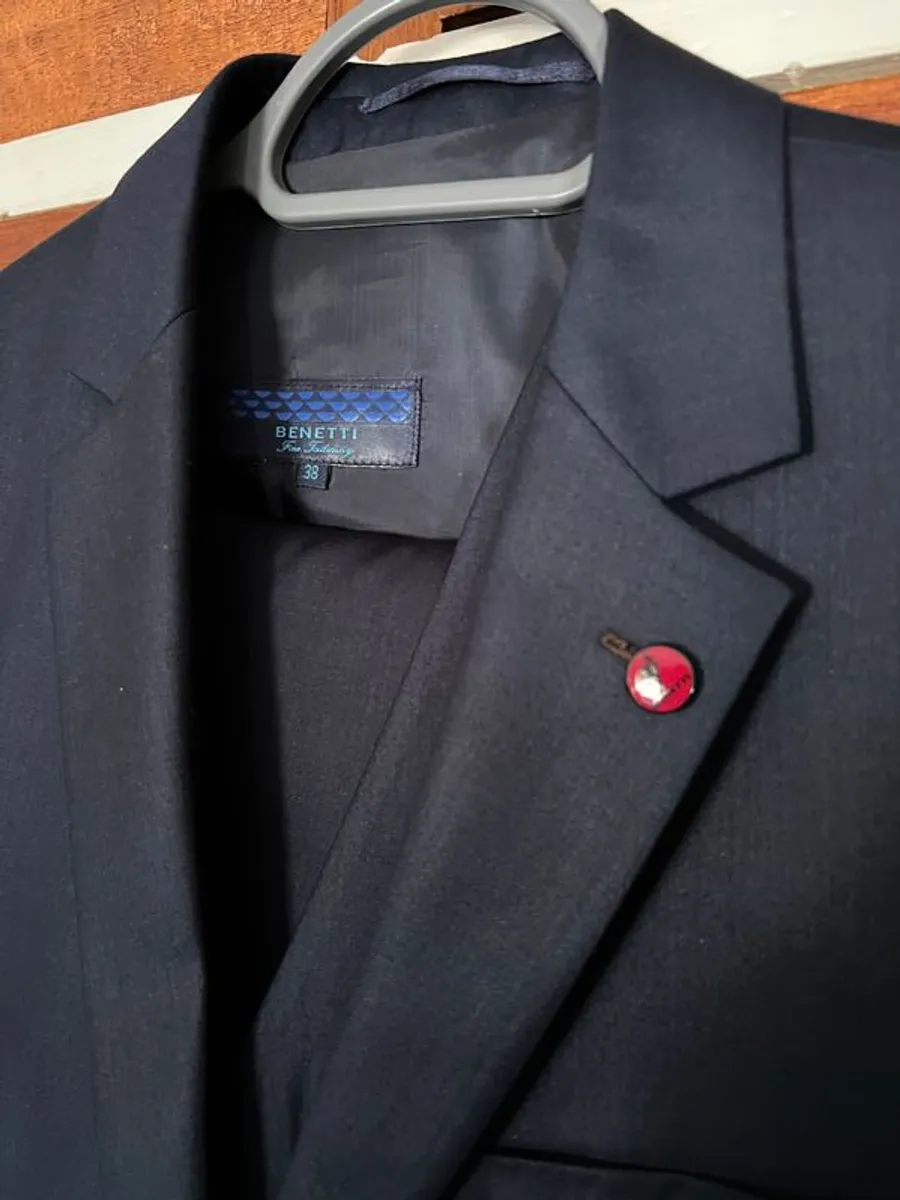 Premium Benetti 3-piece suit from Diffney - Image 1