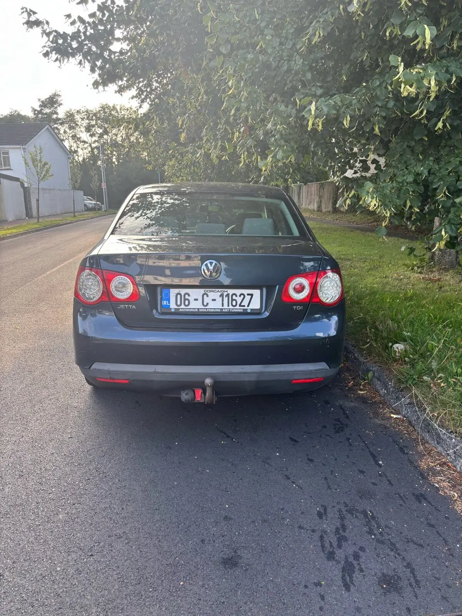 Volkswagen Jetta 1.9 Diesel AUTOMATIC - Image 1
