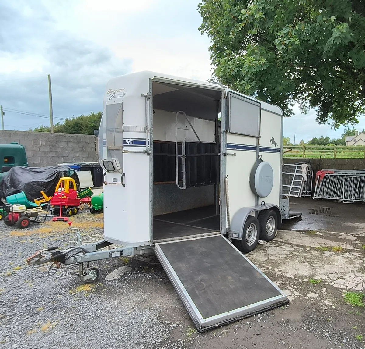 Bateson Deauville Double Horse box - Image 2
