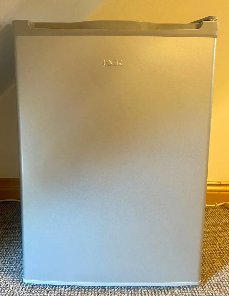 LOGIK Under-Counter / Countertop Fridge – Silver - Image 2