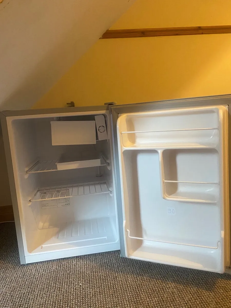 LOGIK Under-Counter / Countertop Fridge – Silver - Image 4