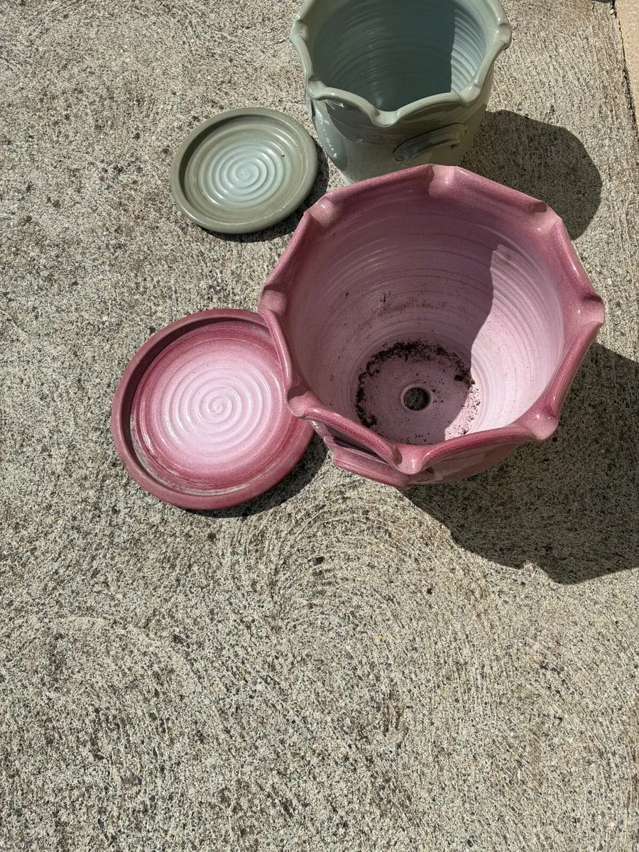 2 Black glazed stone flower pots plus 2 smsll - Image 3