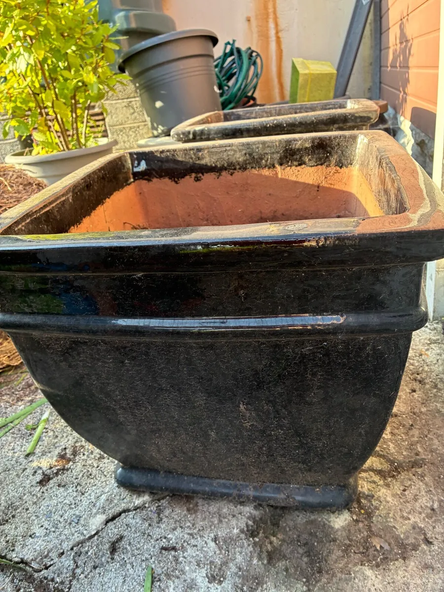 2 Black glazed stone flower pots plus 2 smsll - Image 4