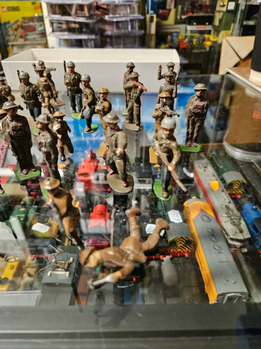 Vintage Britain's British WW2 Hollow Cast Soldiers - Image 3