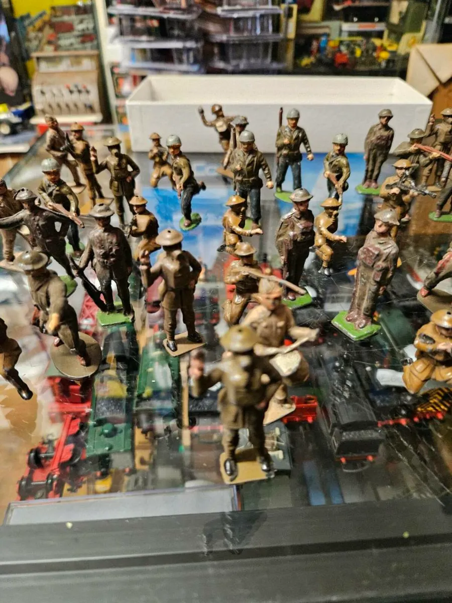 Vintage Britain's British WW2 Hollow Cast Soldiers - Image 4