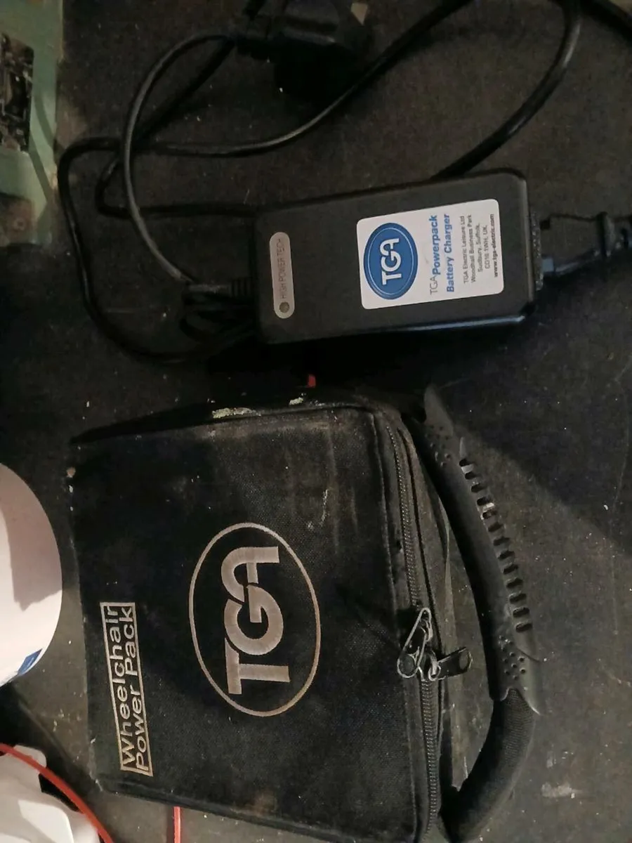 Batteries  and chargers - Image 2