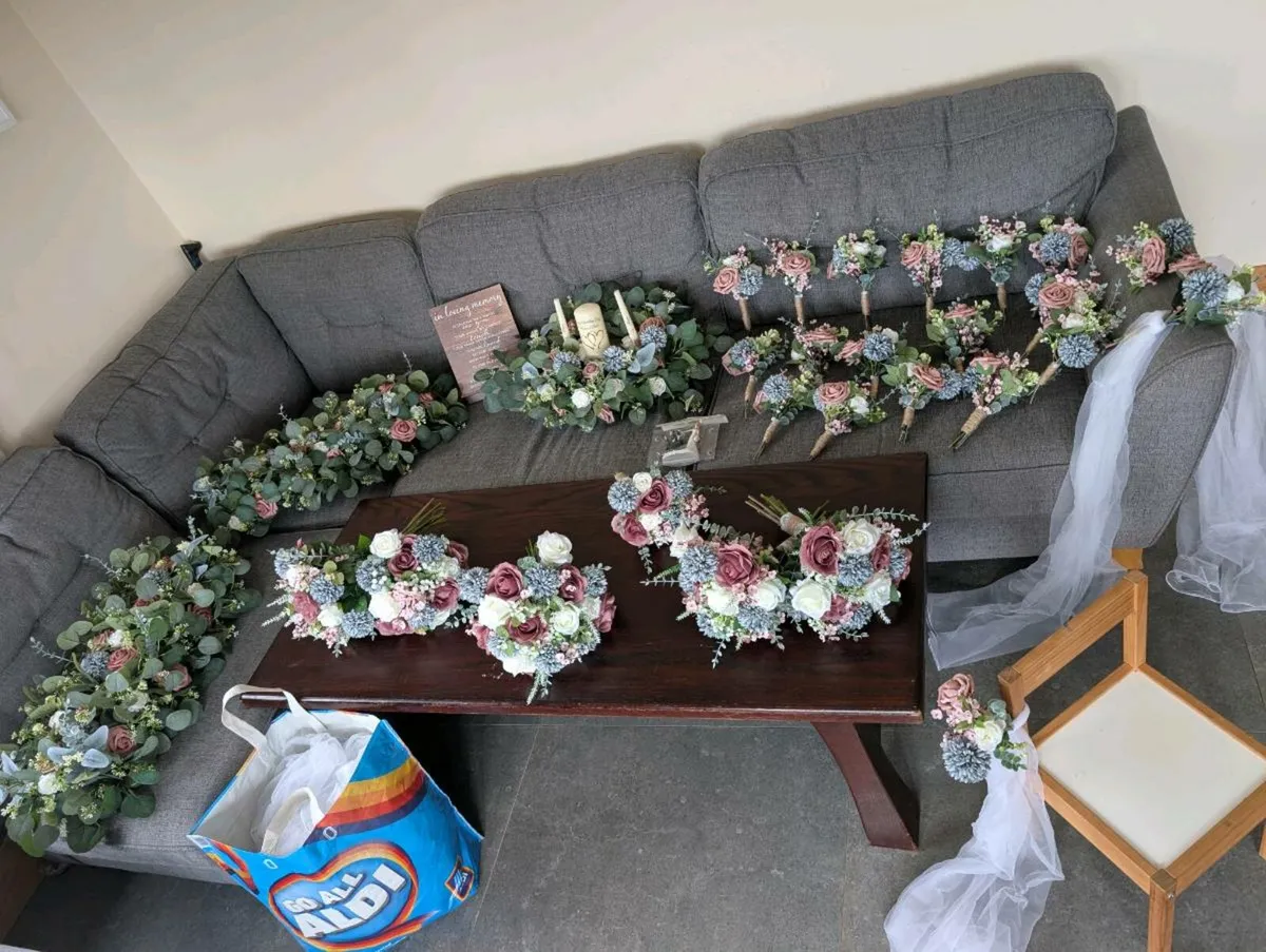 Wedding flowers - Image 1