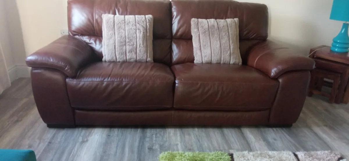 Leather couch - Image 2