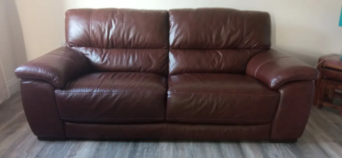 Leather couch - Image 4