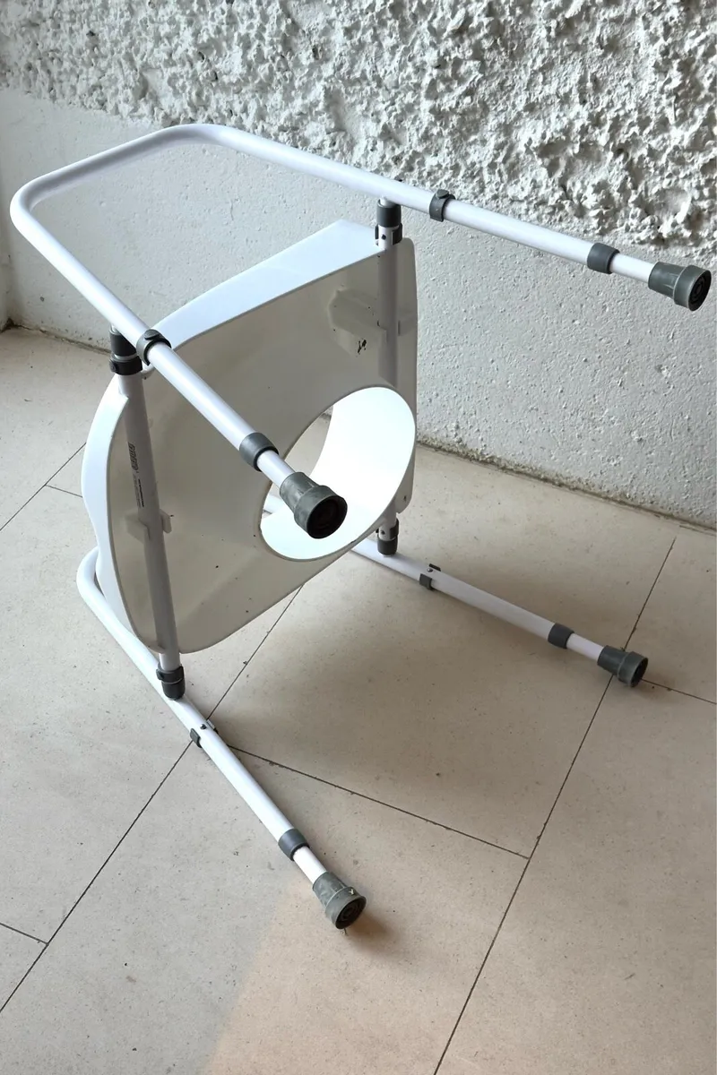 Raised toilet seat and frame - Image 3
