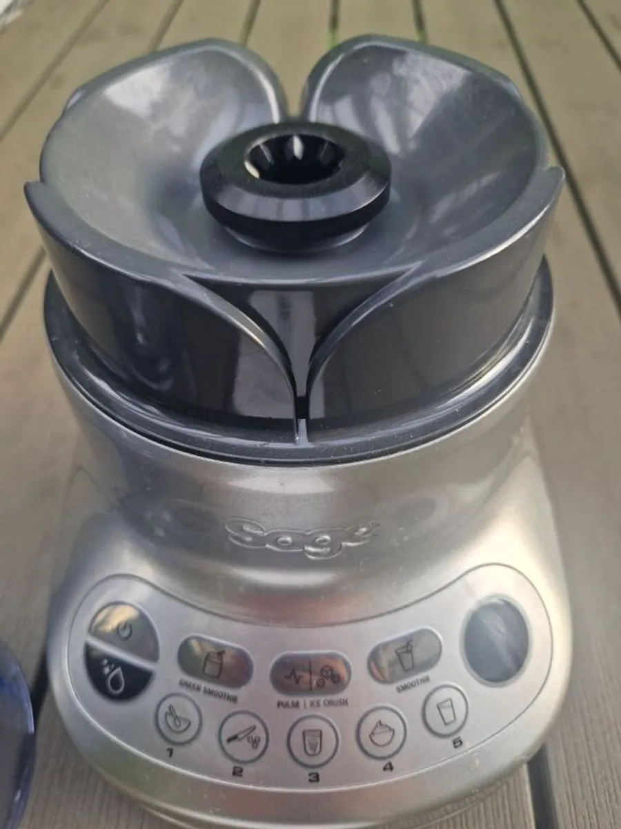 Sage Fresh & Furious Blender - Image 2