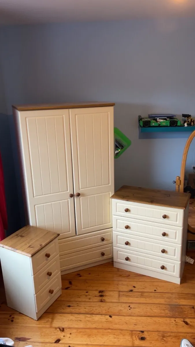Bedroom Furniture Set - Image 1