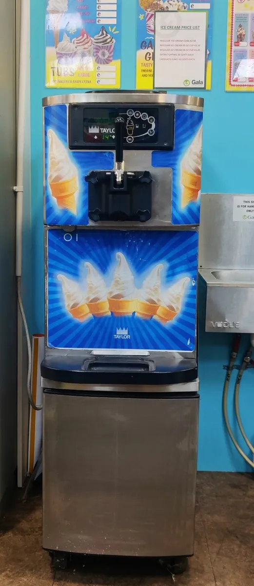 TAYLOR ICE CREAM MACHINE-REPAIR OR FOR SPARE PARTS - Image 1