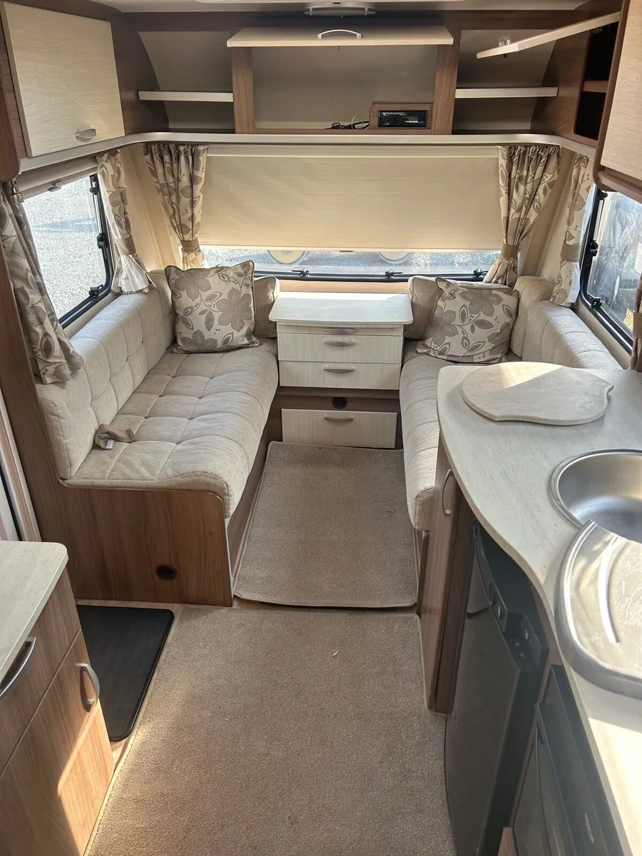 2019 lunar Venus caravan island bed - Image 2
