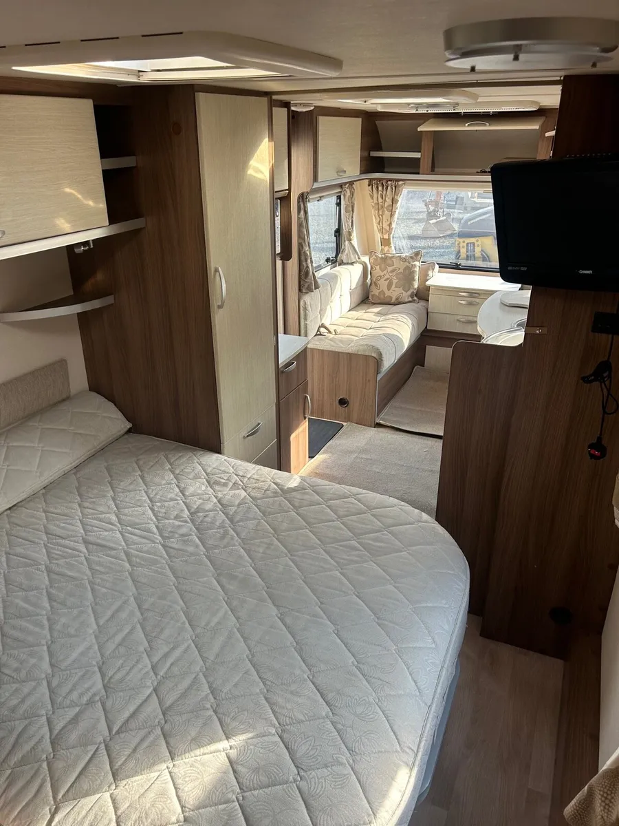 2019 lunar Venus caravan island bed - Image 3