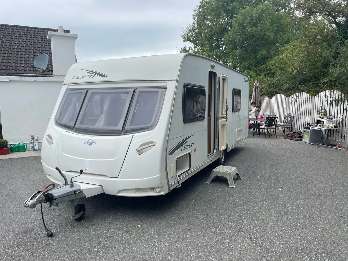 Fixed bed caravan whit end bathroom - Image 2