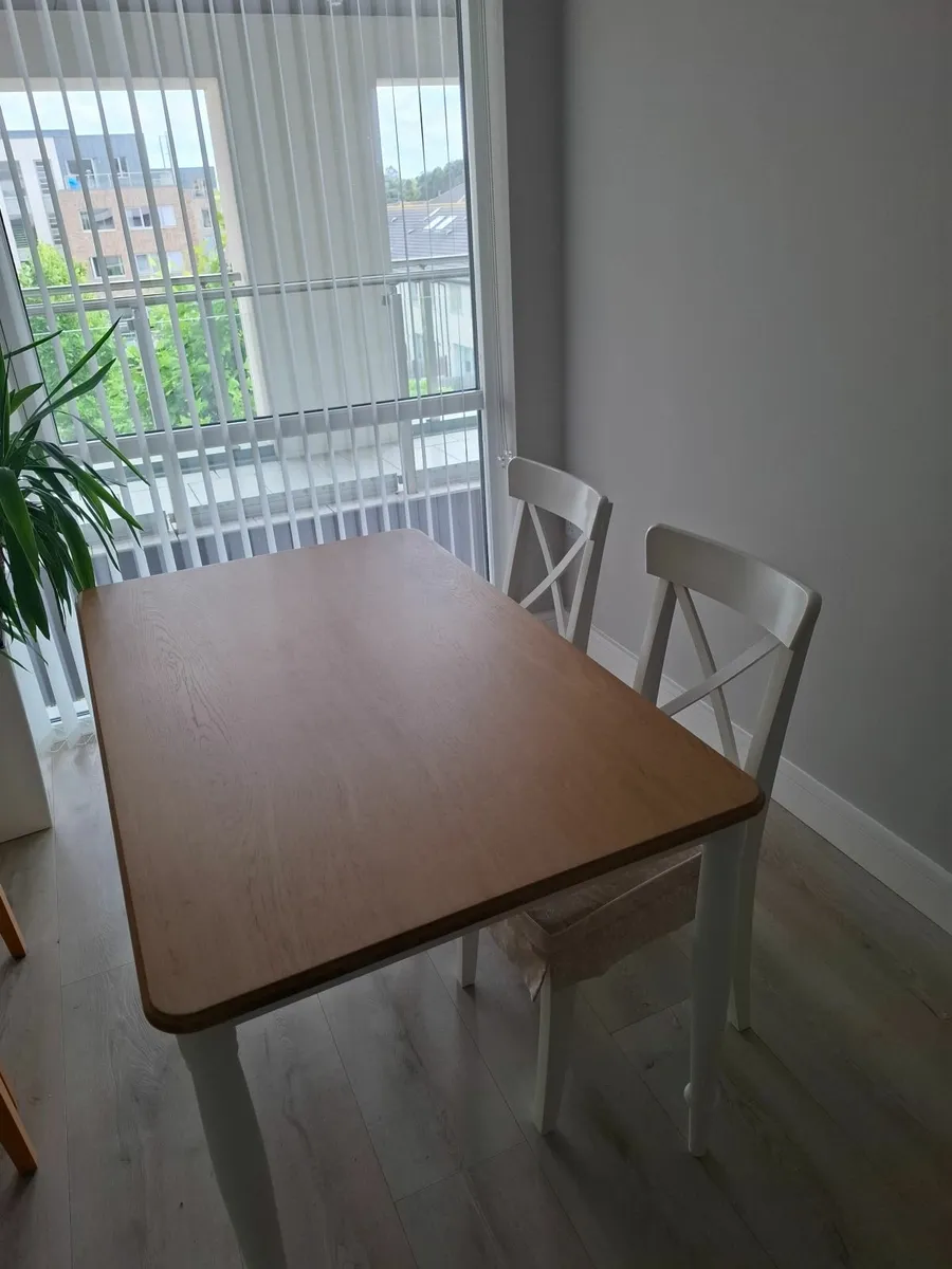 Dinning table and 4 chairs - Image 1