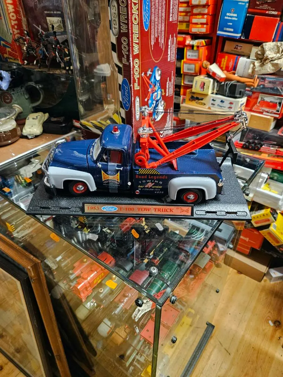Corgi Road Legends Tow Truck Wrecker 1.18 - Image 2