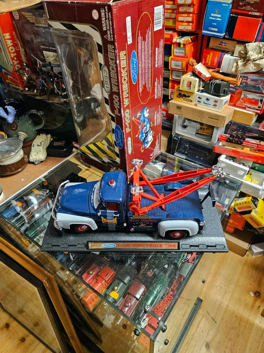 Corgi Road Legends Tow Truck Wrecker 1.18 - Image 3