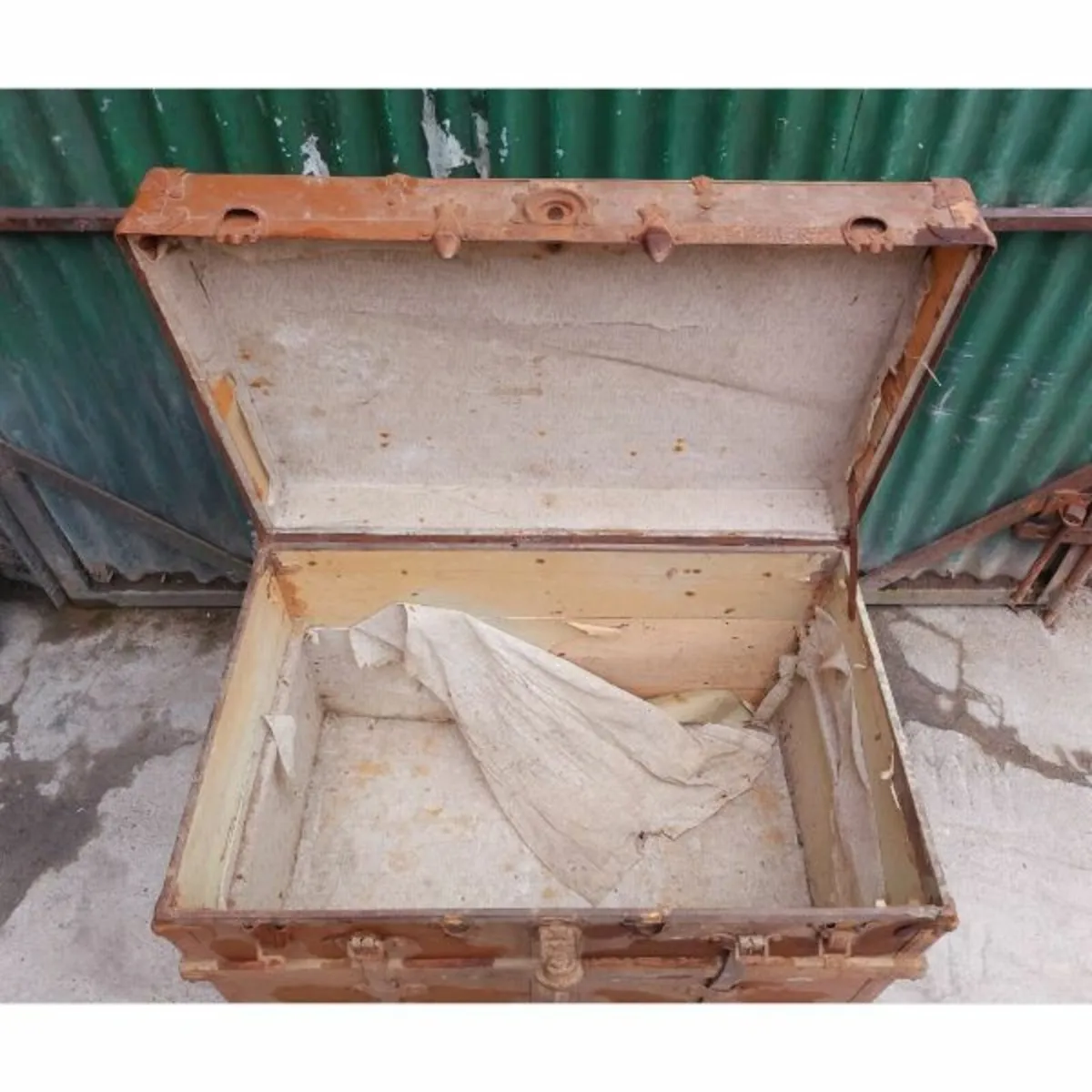 Large Antique Travel Trunk – KAS251 - Image 3