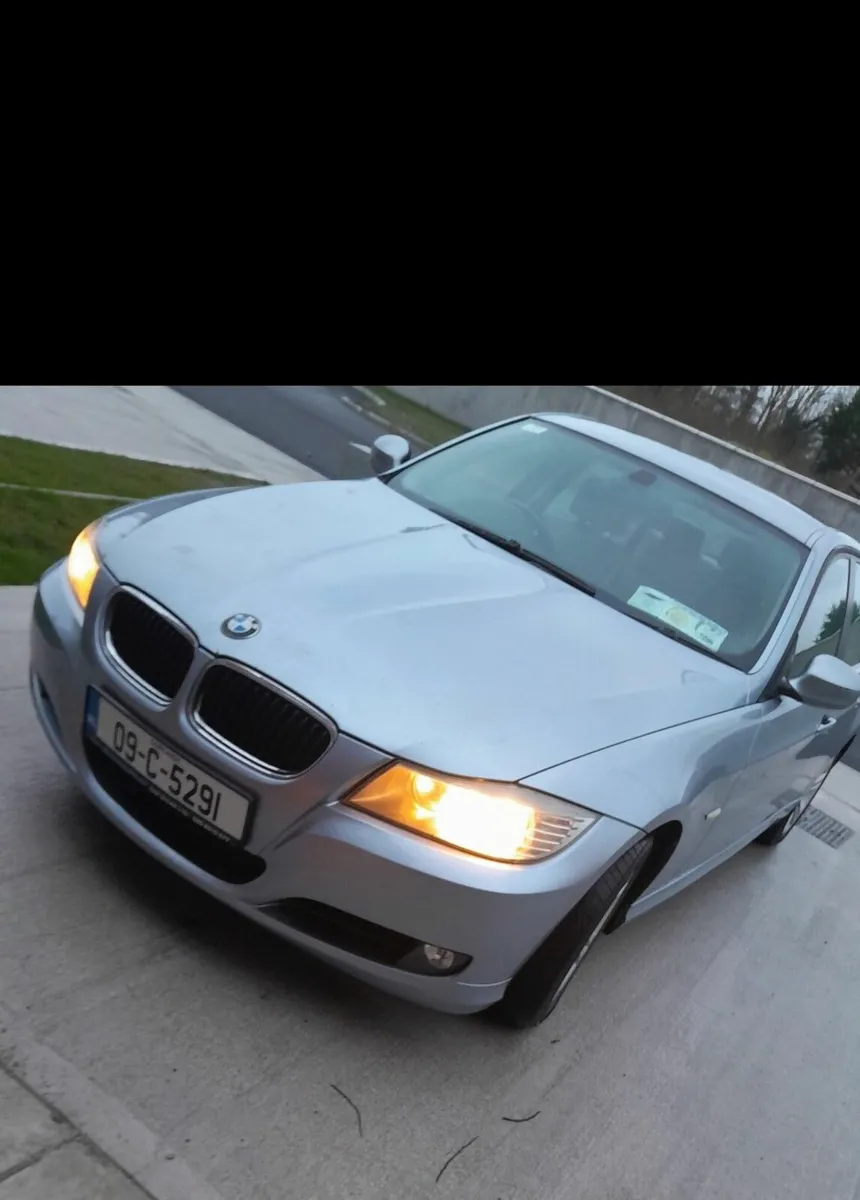 BMW 3-Series 2009 - Image 2