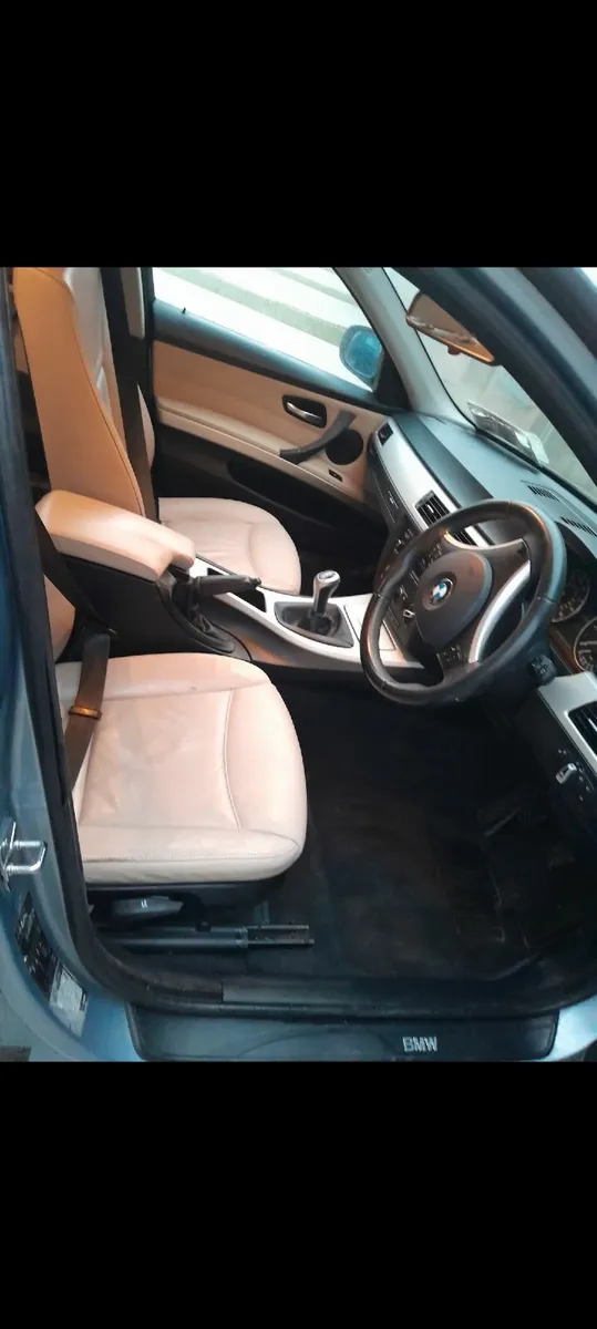 BMW 3-Series 2009 - Image 3
