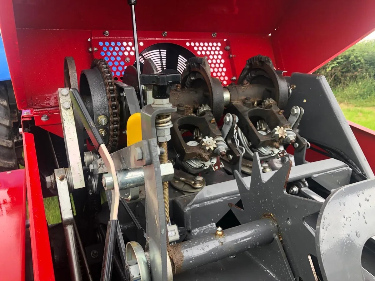 Massey 1840 Small Square Baler - Image 3