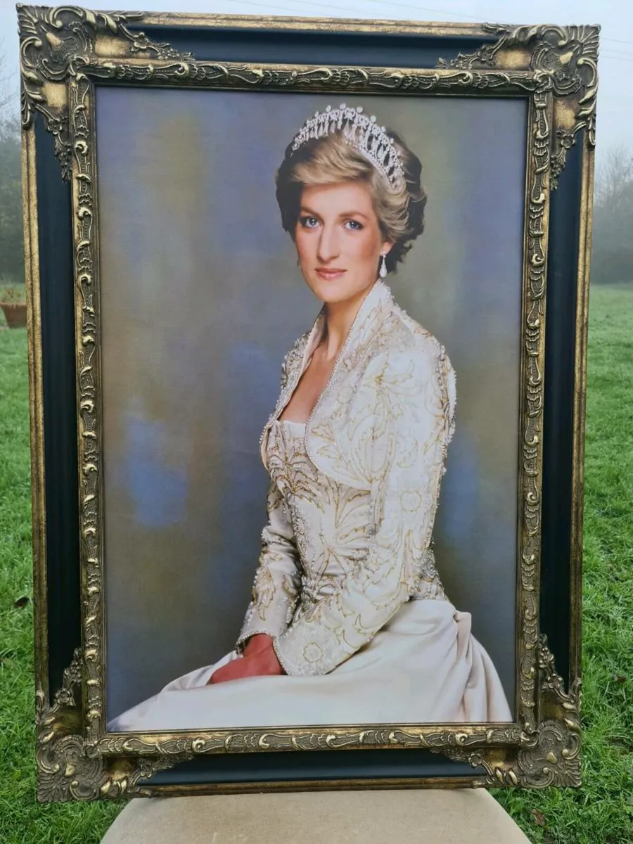 Large Lady Diana picture - Image 2