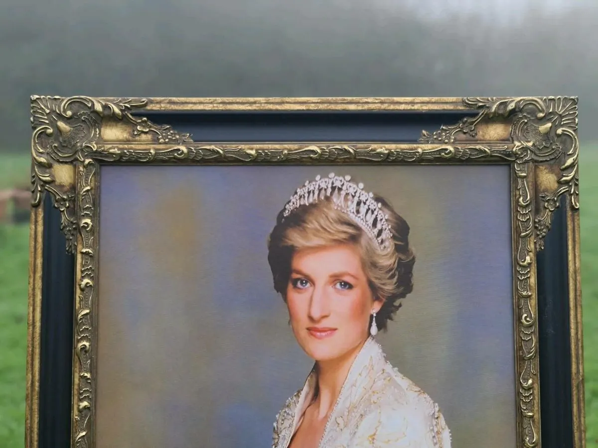 Large Lady Diana picture - Image 3