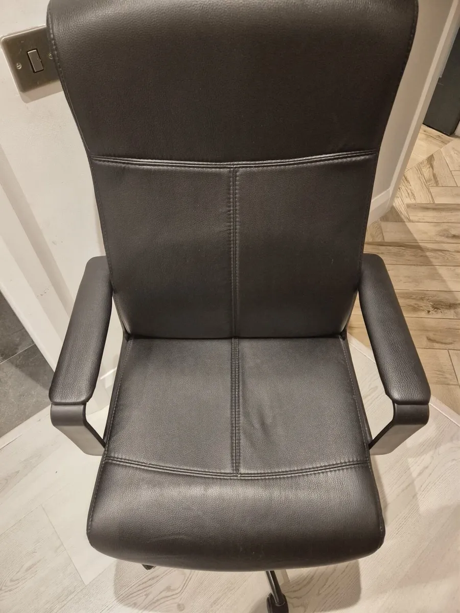 Office chair - Image 1