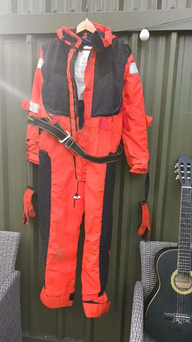 Survival suit for the water, oil rig etc, D18 - Image 1